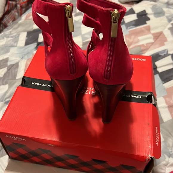 Fuchia Pink wedge heels ! Never worn ! - Picture 3 of 3